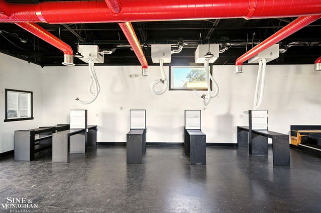 8235 W 8 Mile Road, Detroit, MI 48221