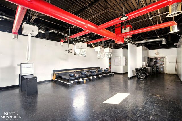 8235 W 8 Mile Road, Detroit, MI 48221