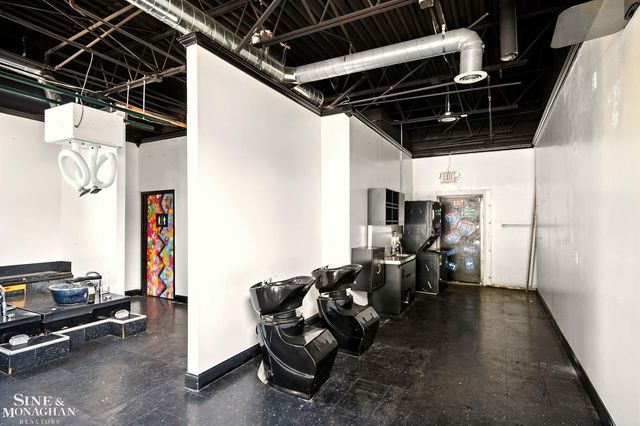 8235 W 8 Mile Road, Detroit, MI 48221