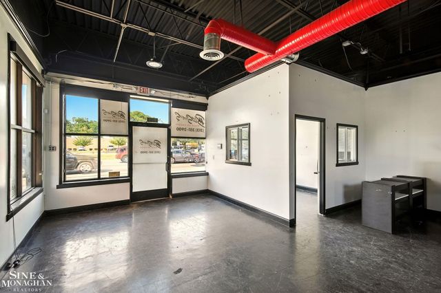 8235 W 8 Mile Road, Detroit, MI 48221