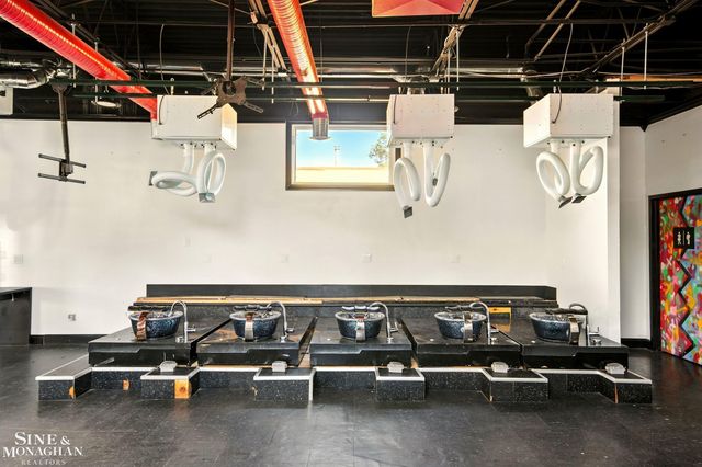 8235 W 8 Mile Road, Detroit, MI 48221