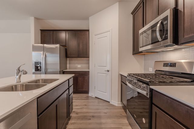 2902 Trusting Way, Aubrey, TX 76227