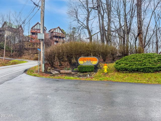 1260 Ski View Drive, Gatlinburg, TN 37738