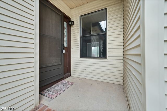 221 Spruce Ct, Raritan Twp., NJ 08822
