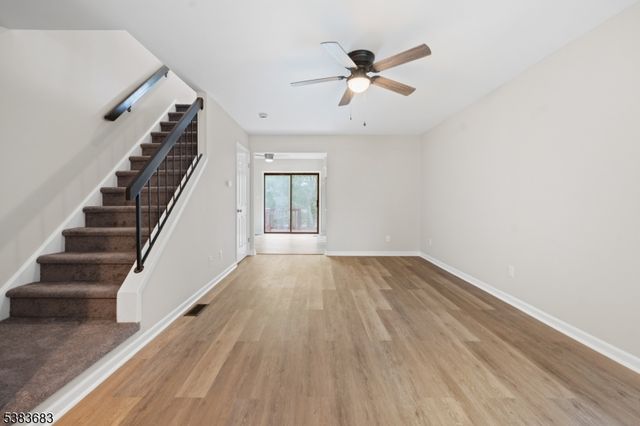 221 Spruce Ct, Raritan Twp., NJ 08822