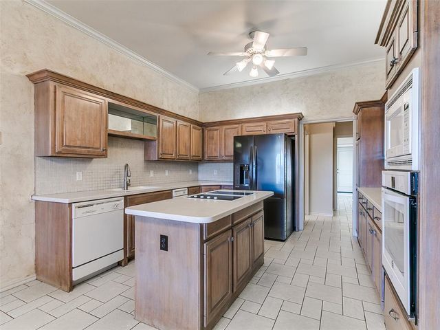 15301 Rocky Mountain Drive, Edmond, OK 73013