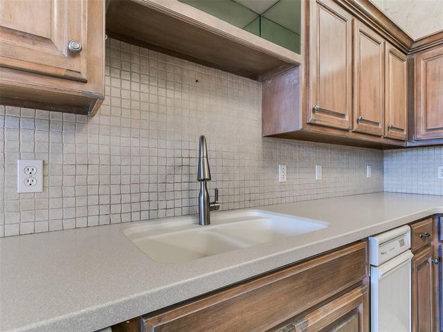 15301 Rocky Mountain Drive, Edmond, OK 73013