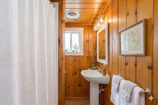 41 Bassett Lane, Dennis, MA 02639