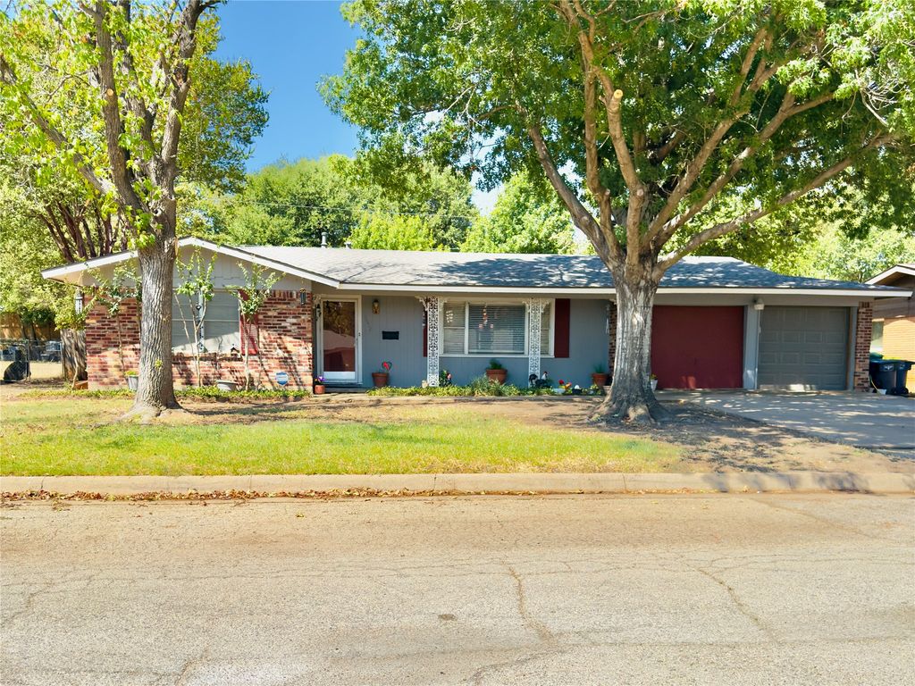 1552 Montclair Drive, Fort Worth, TX 76103 — exterior