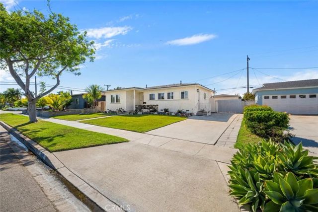 7889 La Casa Way, Buena Park, CA 90620