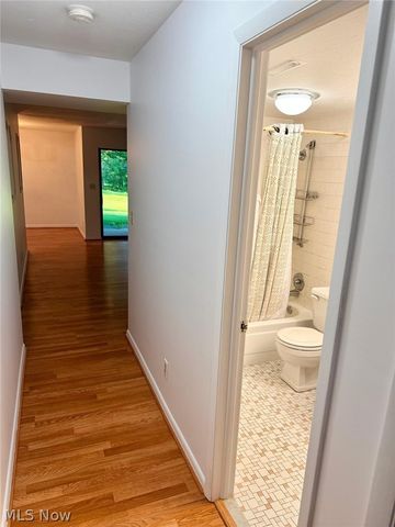 6250 Greenwood Pky 202, Sagamore Hills, OH 44067
