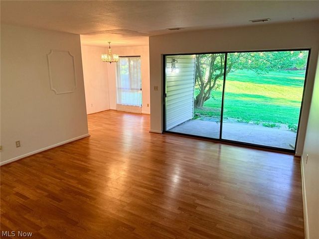 6250 Greenwood Pky 202, Sagamore Hills, OH 44067