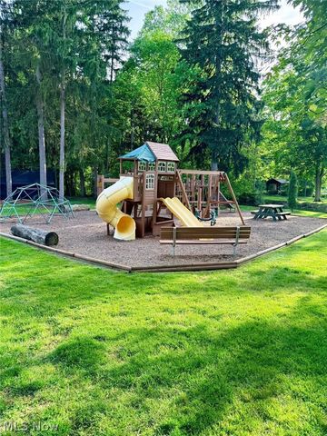 6250 Greenwood Pky 202, Sagamore Hills, OH 44067