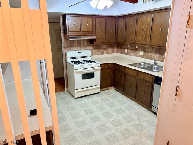 6250 Greenwood Pky 202, Sagamore Hills, OH 44067