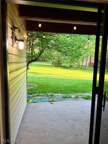 6250 Greenwood Pky 202, Sagamore Hills, OH 44067