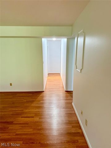 6250 Greenwood Pky 202, Sagamore Hills, OH 44067