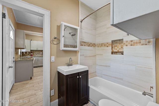 166 KINGSTON Avenue, Daytona Beach, FL 32114