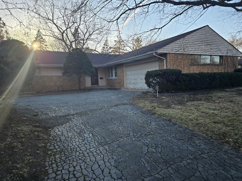 9424 Normandy Avenue, Morton Grove, IL 60053