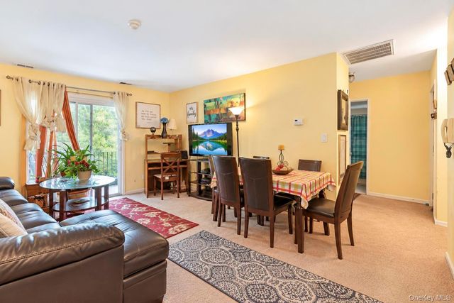 4 Balsam Court 4, Selden, NY 11784