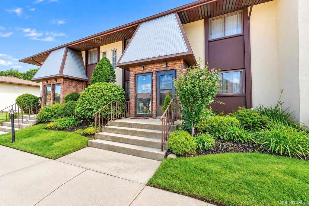 4 Balsam Court 4, Selden, NY 11784 — photo 4