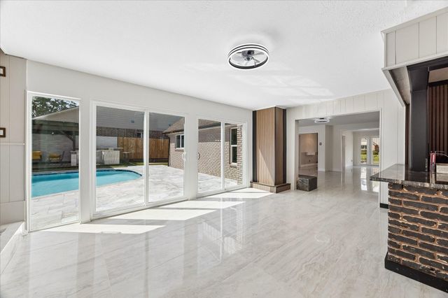 2302 Brooktree Drive, Houston, TX 77008