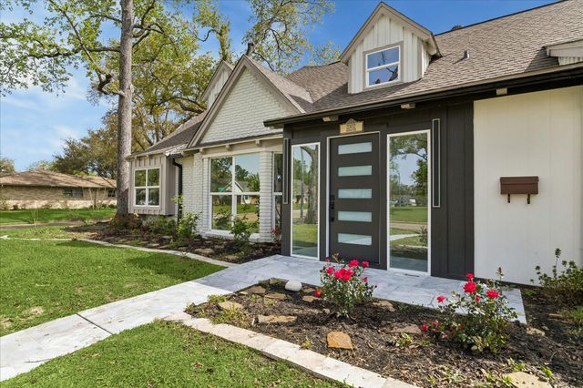 2302 Brooktree Drive, Houston, TX 77008