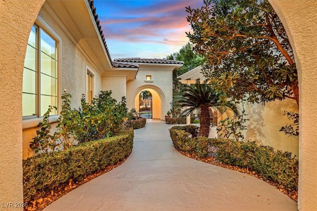 12007 OAKLAND HILLS Drive, Las Vegas, NV 89141