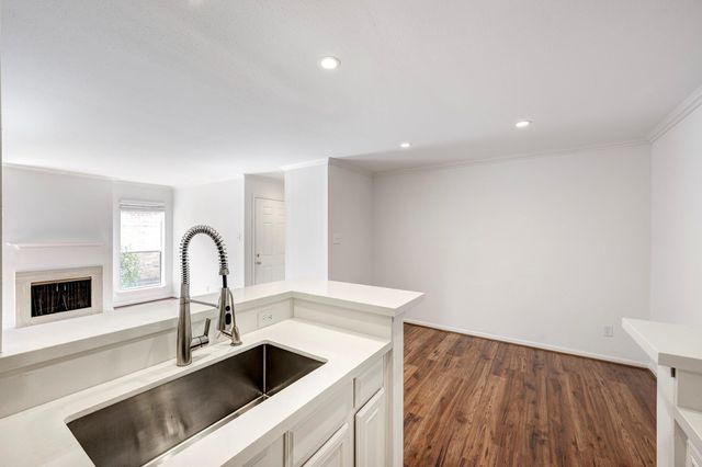 1601 S Shepherd Drive 224, Houston, TX 77019