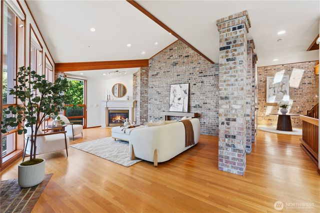 8279 W Mercer Way, Mercer Island, WA 98040