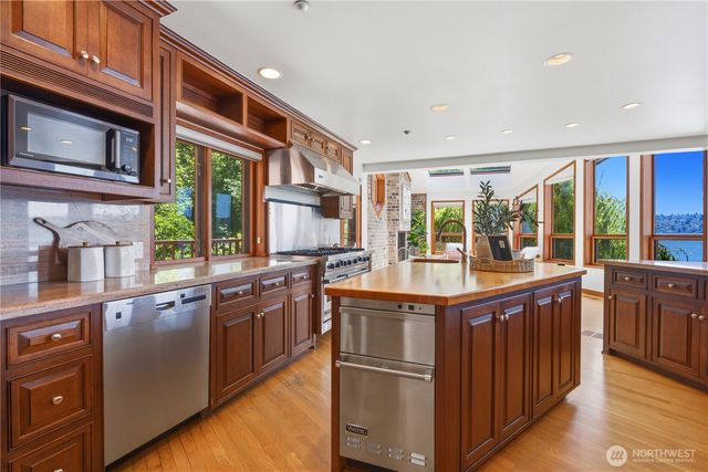 8279 W Mercer Way, Mercer Island, WA 98040