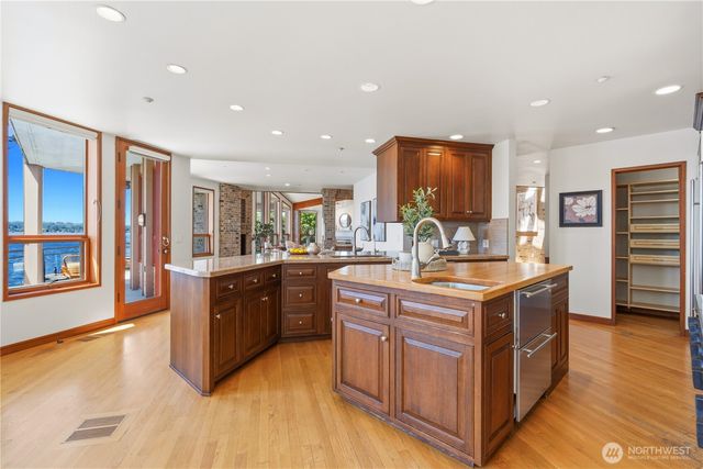 8279 W Mercer Way, Mercer Island, WA 98040