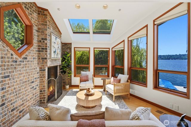 8279 W Mercer Way, Mercer Island, WA 98040