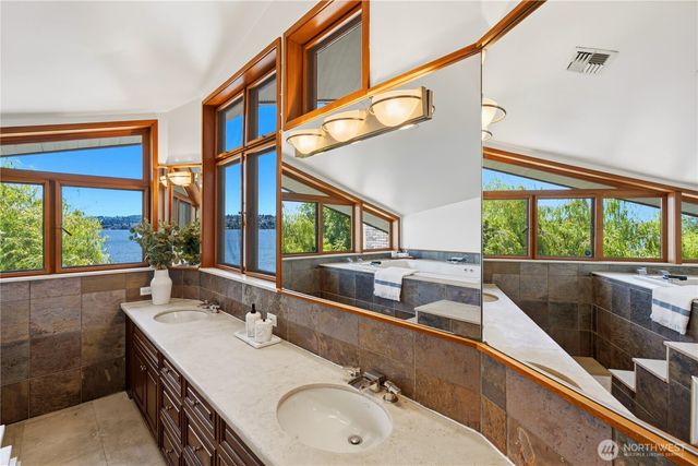 8279 W Mercer Way, Mercer Island, WA 98040
