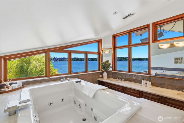 8279 W Mercer Way, Mercer Island, WA 98040
