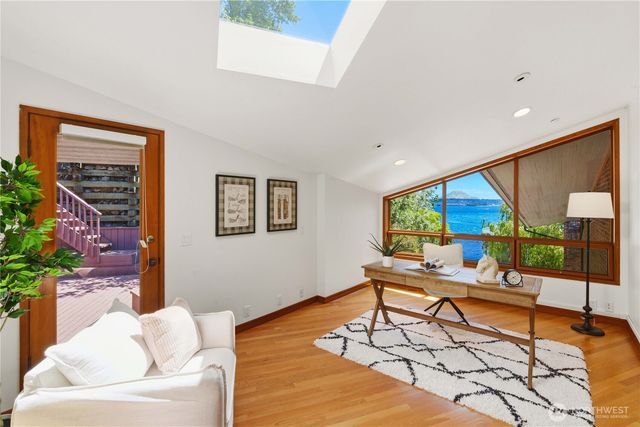8279 W Mercer Way, Mercer Island, WA 98040