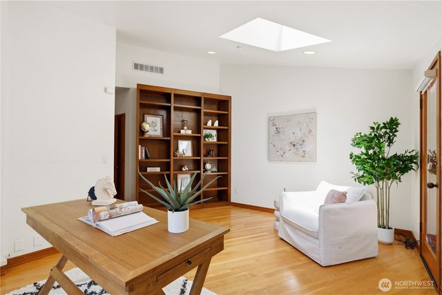 8279 W Mercer Way, Mercer Island, WA 98040