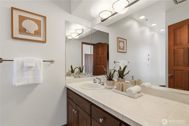 8279 W Mercer Way, Mercer Island, WA 98040