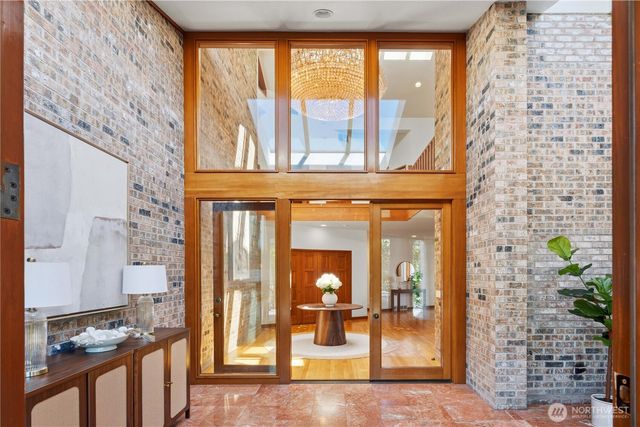 8279 W Mercer Way, Mercer Island, WA 98040