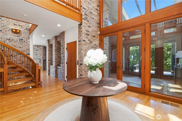 8279 W Mercer Way, Mercer Island, WA 98040