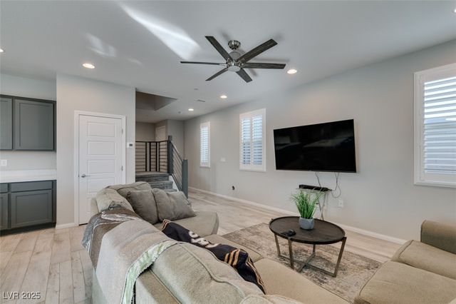 48 Verde Rosa Drive, Henderson, NV 89011