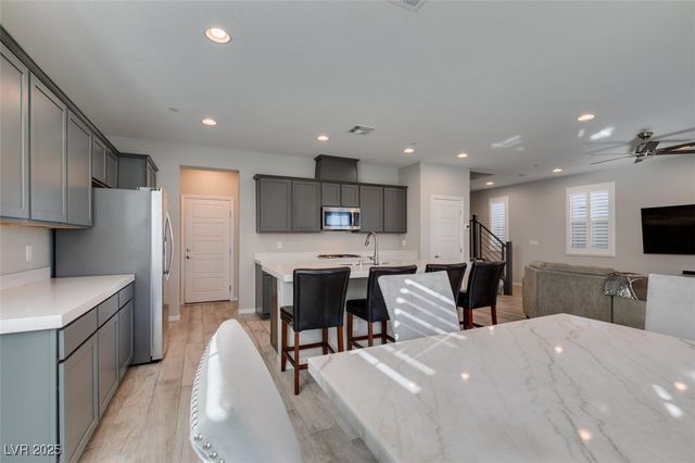 48 Verde Rosa Drive, Henderson, NV 89011