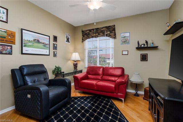 640 Lalique CIR 405, Naples, FL 34119