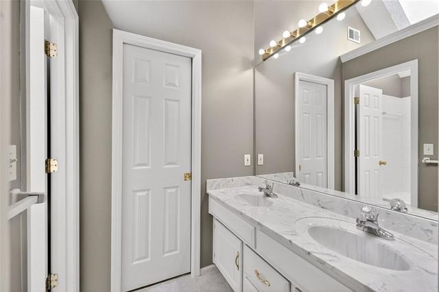 600 SW Trailpark Circle, Lee's Summit, MO 64081