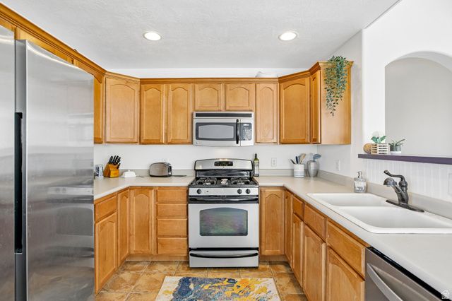 5037 W LONDON BAY DR, Riverton, UT 84096