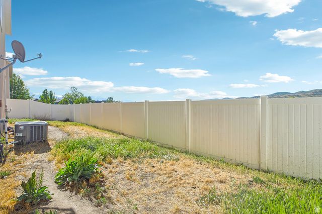 5037 W LONDON BAY DR, Riverton, UT 84096