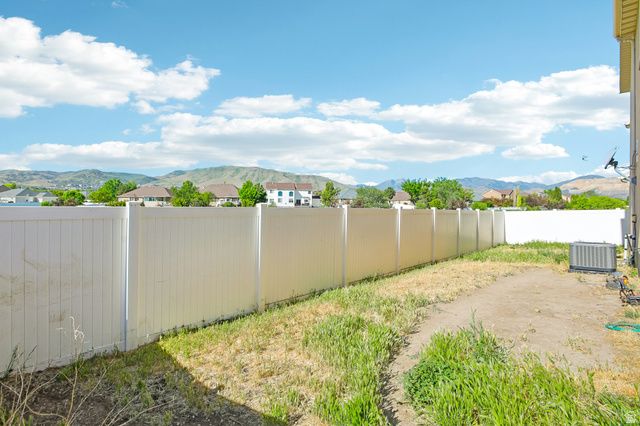 5037 W LONDON BAY DR, Riverton, UT 84096