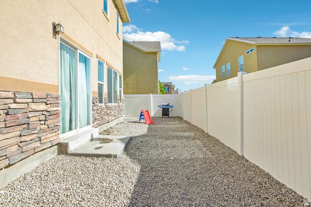 5037 W LONDON BAY DR, Riverton, UT 84096
