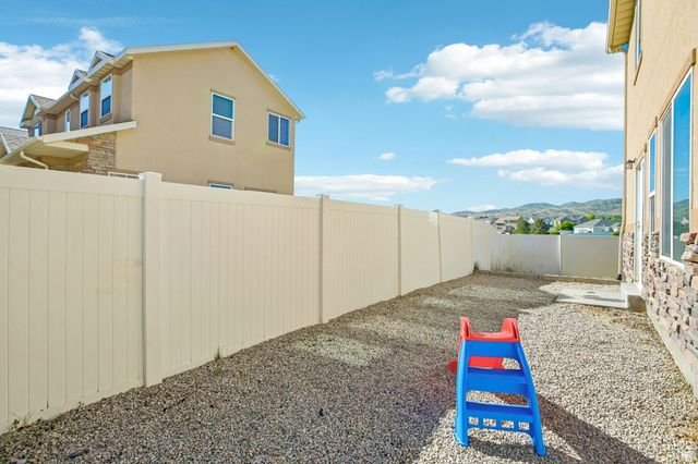 5037 W LONDON BAY DR, Riverton, UT 84096
