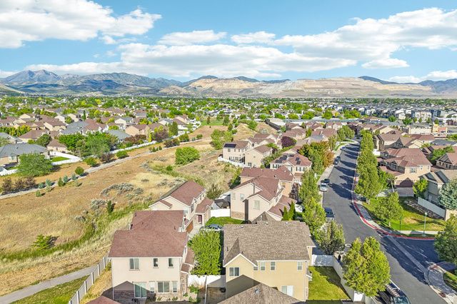 5037 W LONDON BAY DR, Riverton, UT 84096