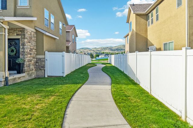 5037 W LONDON BAY DR, Riverton, UT 84096